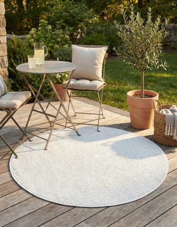 3' 1 x 3' 1 Easy-Clean Solid Indoor / Outdoor Round Rug