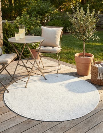 3' 1 x 3' 1 Easy-Clean Solid Indoor / Outdoor Round Rug