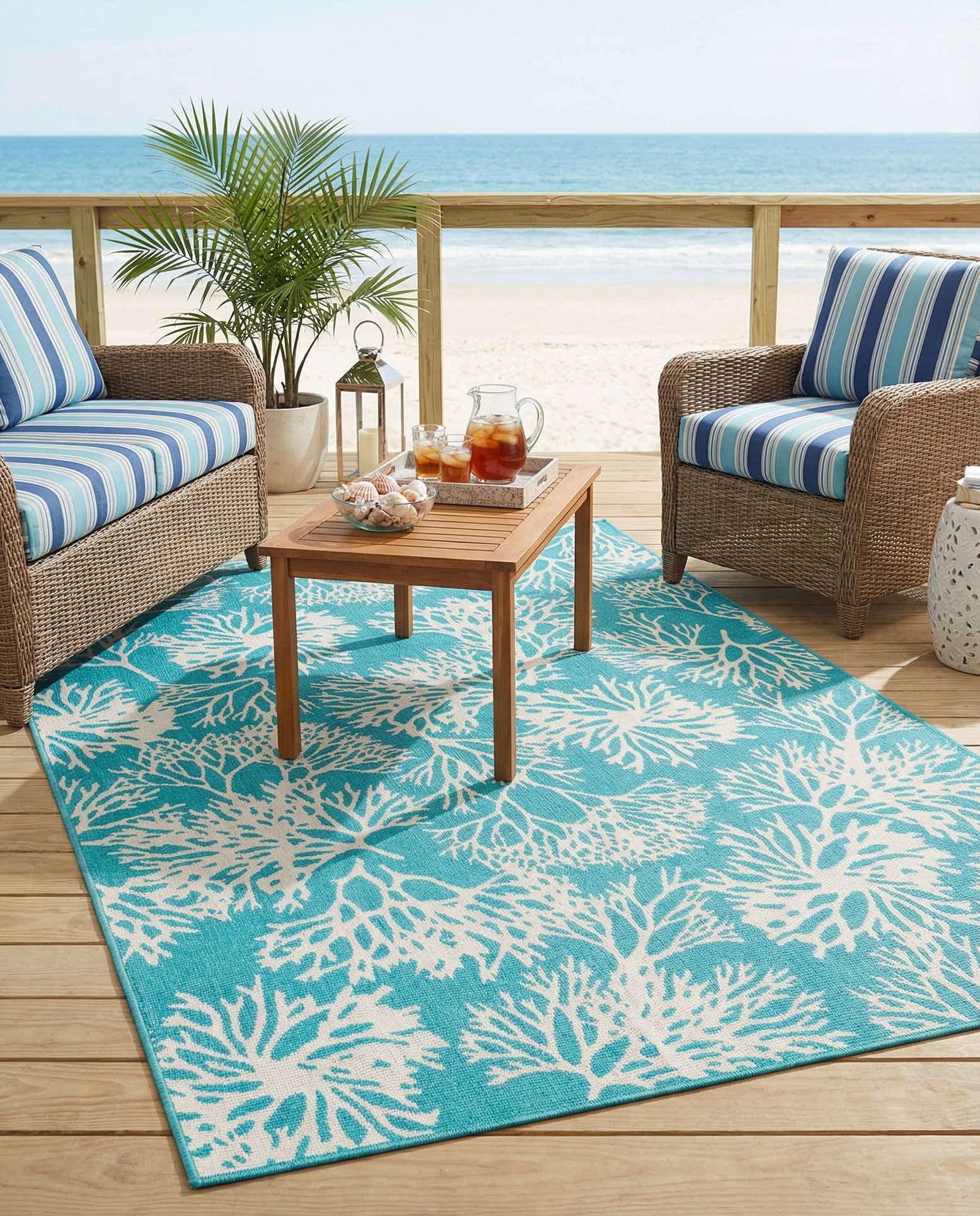 5' 3 x 8' Easy-Clean Coastal Indoor / Outdoor Rug