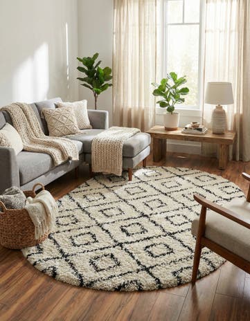 White and Black Lattice Shag Oval Rug