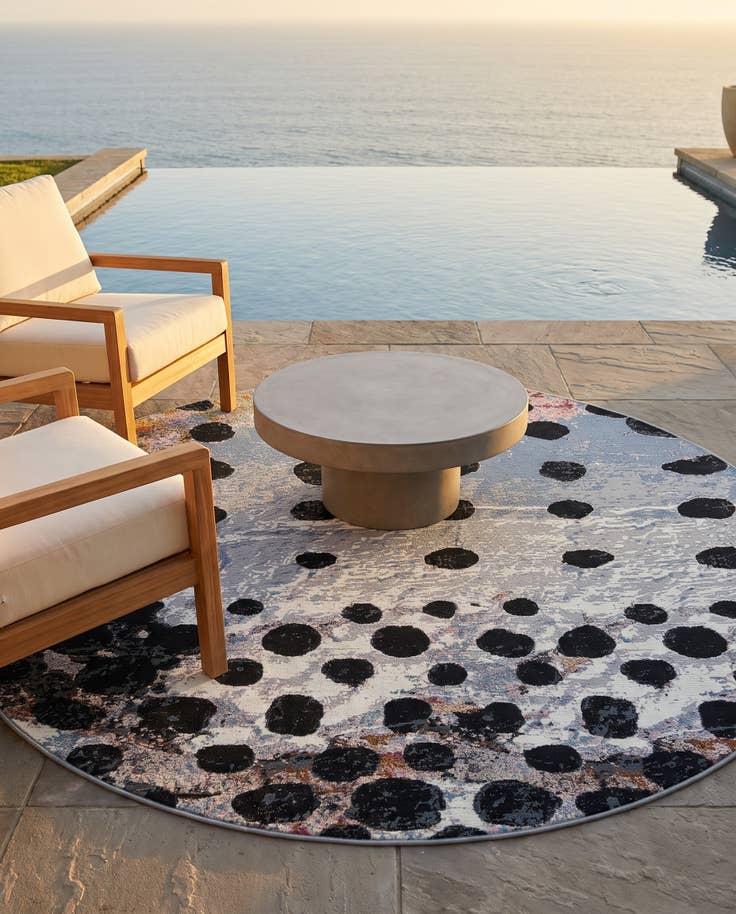 Detail image of 7' 10 x 7' 10 Easy-Clean Modern Indoor / Outdoor Round Rug