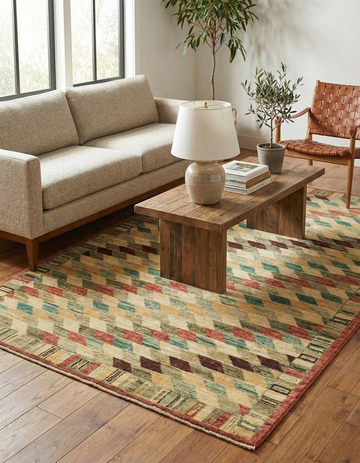 Detail image of 4' 1 x 5' 9  Hand Knotted Darya Oriental Rug