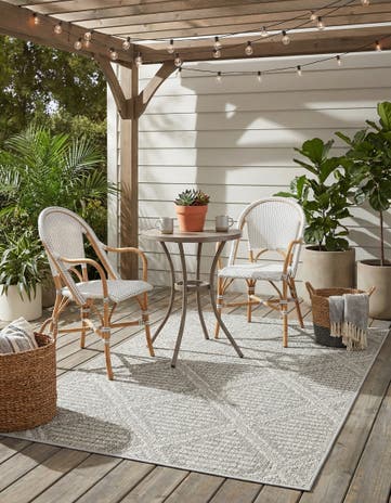 4' 1 x 6' 1 Easy-Clean Lattice Indoor / Outdoor Rug