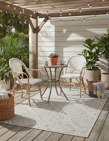 4' 1 x 6' 1 Easy-Clean Lattice Indoor / Outdoor Rug
