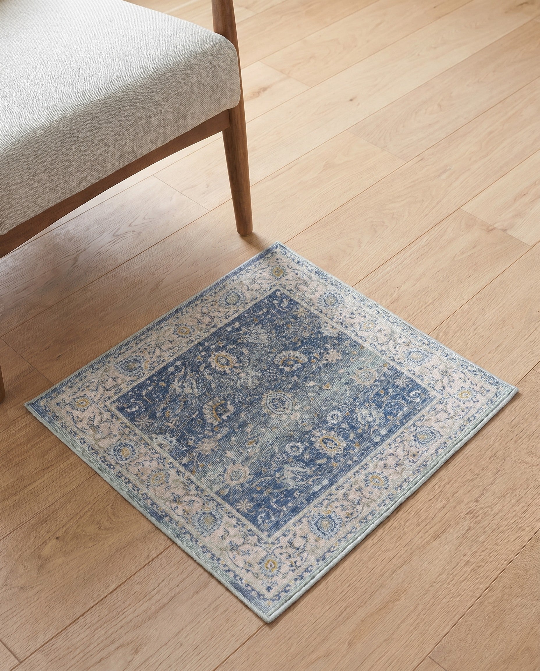 1' 4 x 1' 4 Whitney Sample Rug