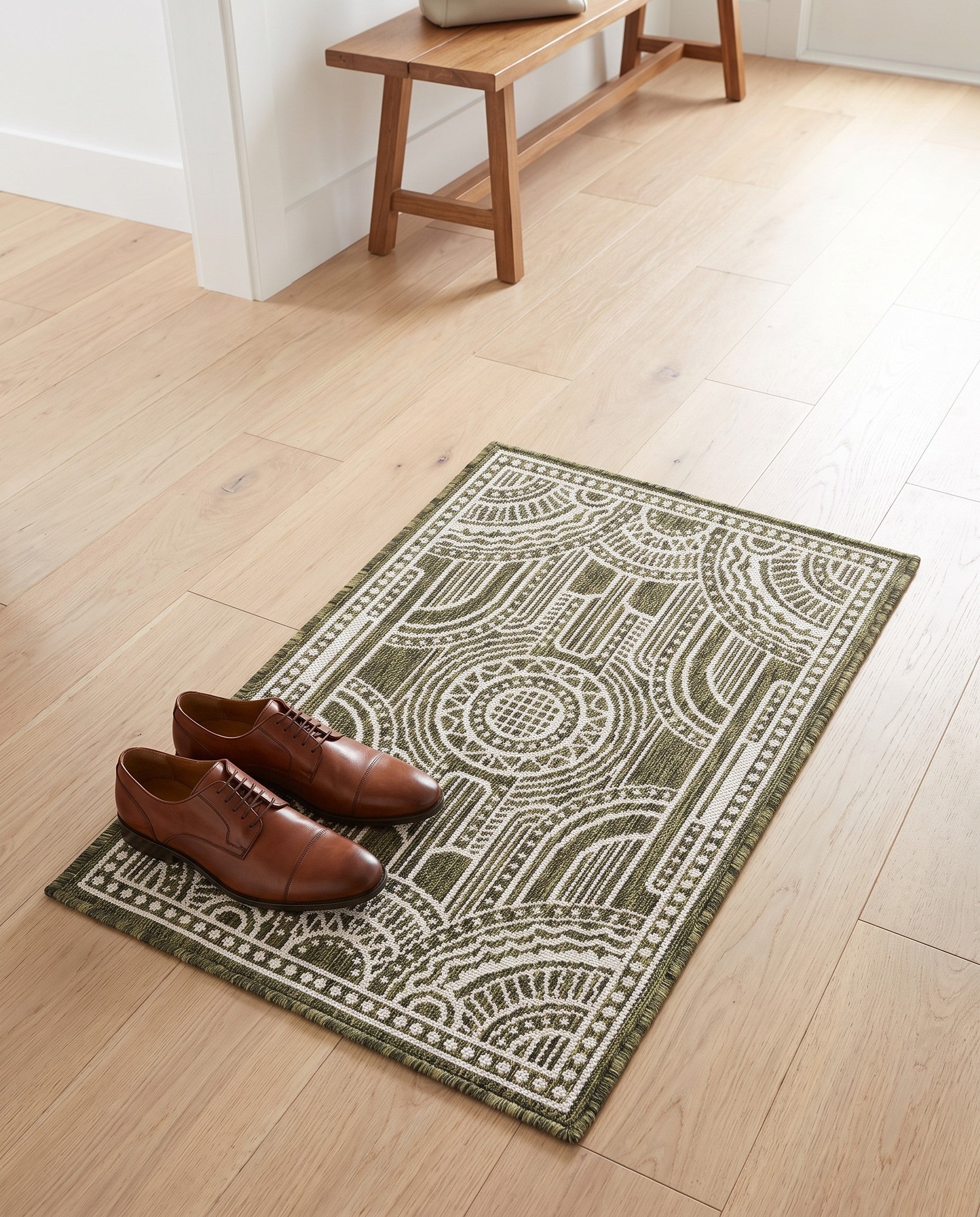 2' x 3' Easy-Clean Traditional Indoor / Outdoor Rug