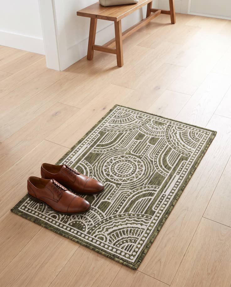 Detail image of 2' x 3' Easy-Clean Traditional Indoor / Outdoor Rug