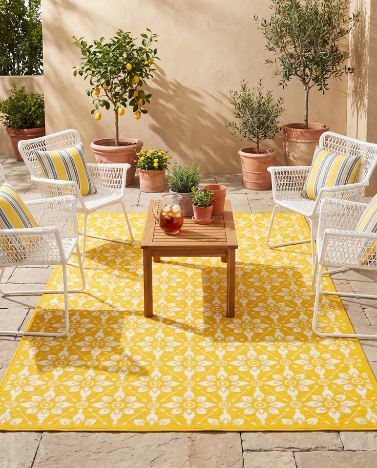 Detail image of 6' x 9' Easy-Clean Trellis Indoor / Outdoor Rug