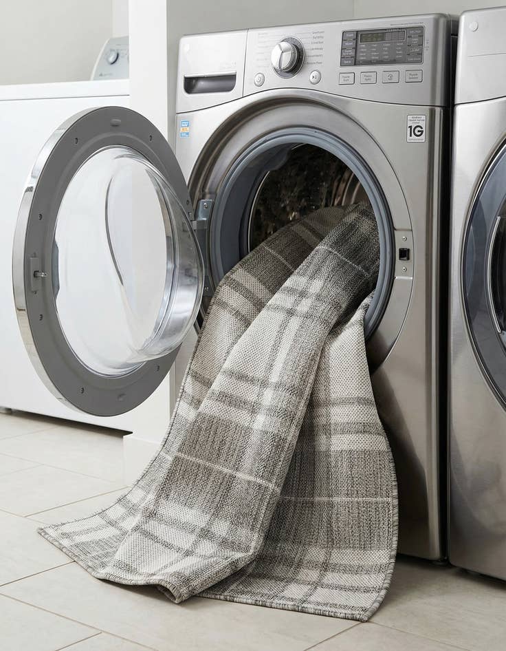 Detail image of 2' x 3'  Washable Checkered Indoor / Outdoor Rug