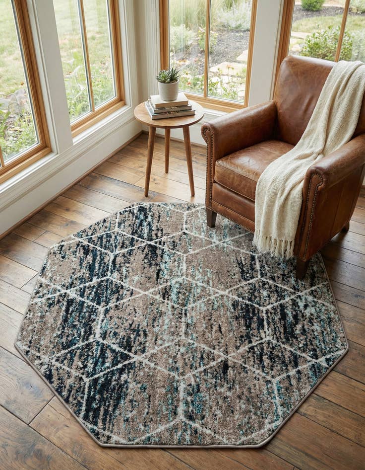 Detail image of  4' x 4' Lattice Frieze Octagon Rug