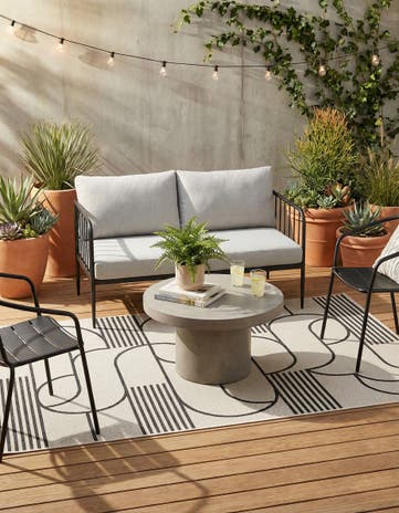 4' x 6' Easy-Clean Modern Indoor / Outdoor Rug