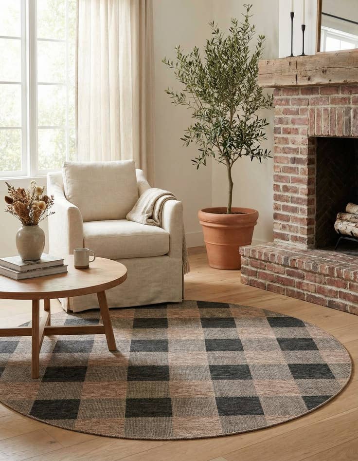 Detail image of  7' 10 x 7' 10  Washable Checkered Indoor / Outdoor Round Rug