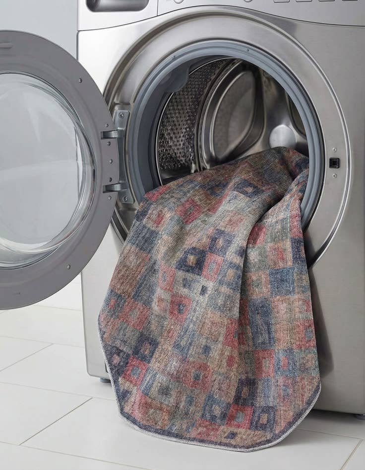 Detail image of 5' 3 x 5' 3  Washable Sisu Octagon Rug