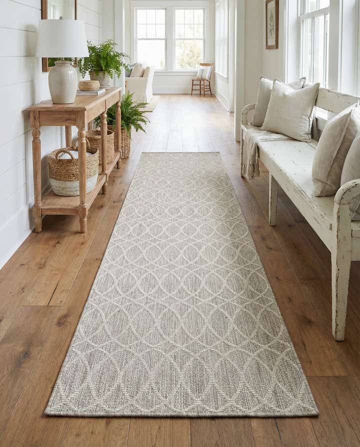 2' 7 x 10' Easy-Clean Lattice Indoor / Outdoor Runner Rug
