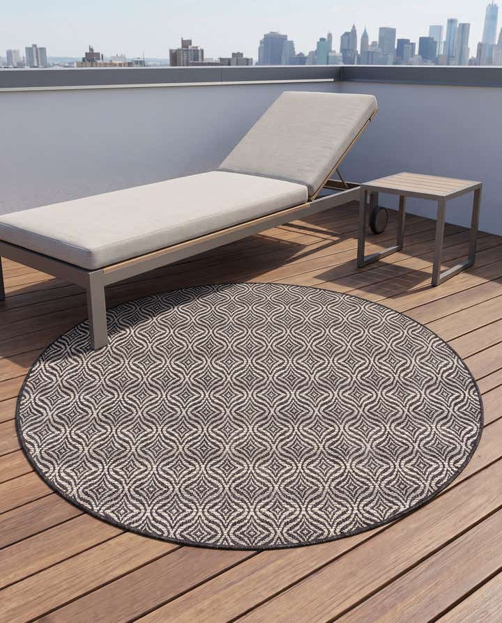 5' 3 x 5' 3 Easy-Clean Trellis Indoor / Outdoor Round Rug