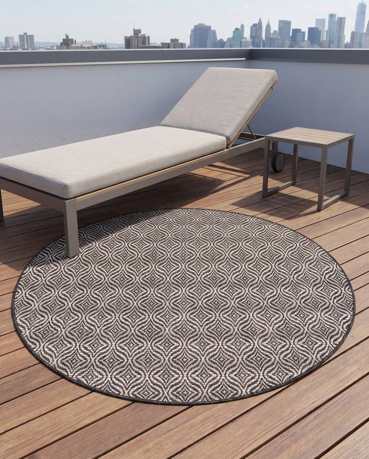 Detail image of 5' 3 x 5' 3 Easy-Clean Trellis Indoor / Outdoor Round Rug