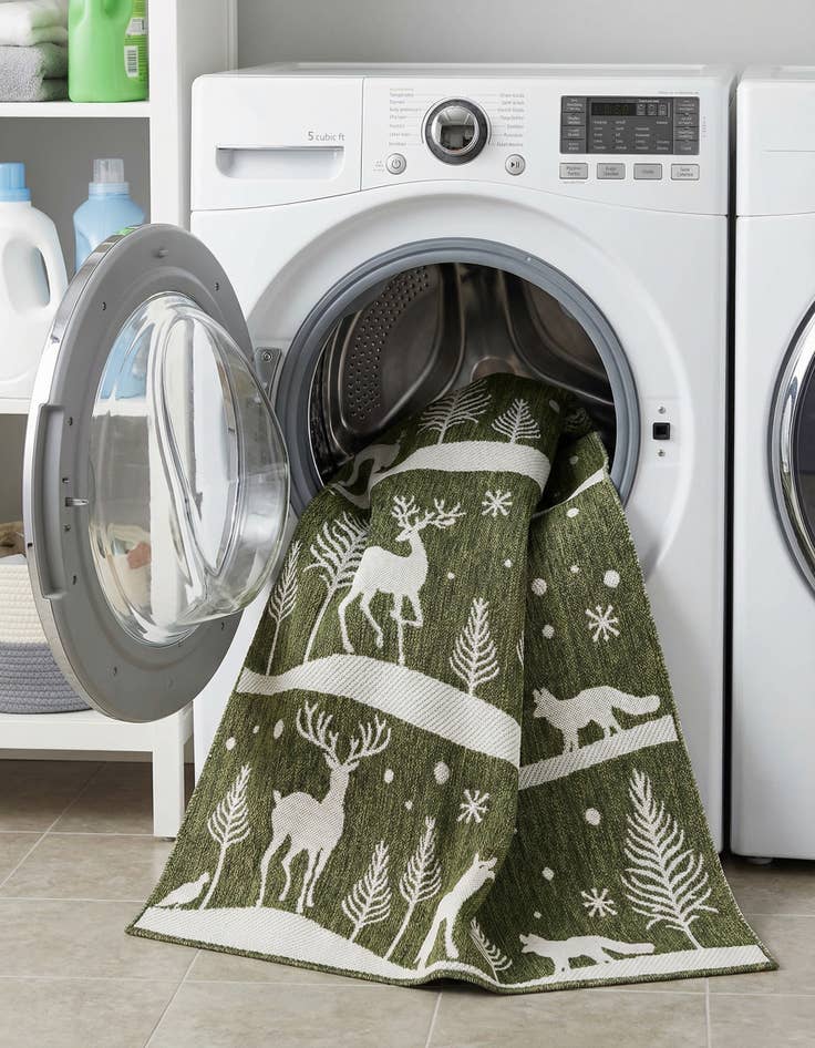 Detail image of  5' 3 x 7'  Washable Holiday Indoor / Outdoor Rug