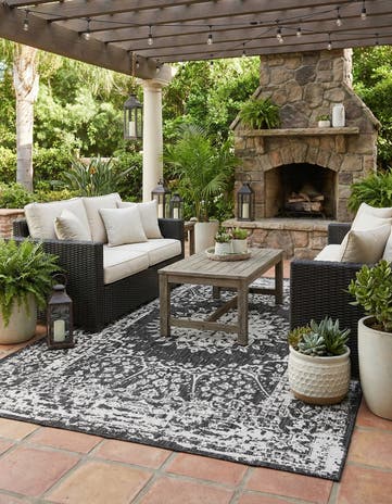 5' 3 x 8' Easy-Clean Traditional Indoor / Outdoor Rug