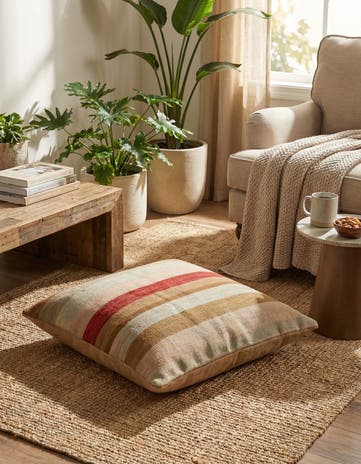 2' 5 x 2' 5 Hand Woven Pillow Wool Round Rug
