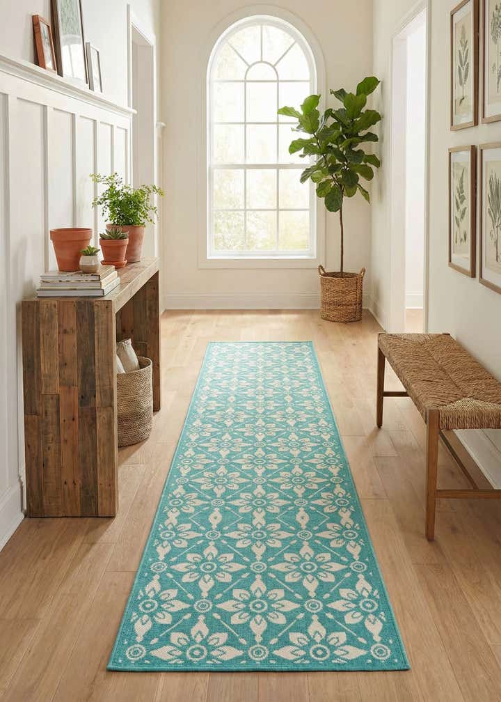 2' 7 x 12' Easy-Clean Trellis Indoor / Outdoor Runner Rug