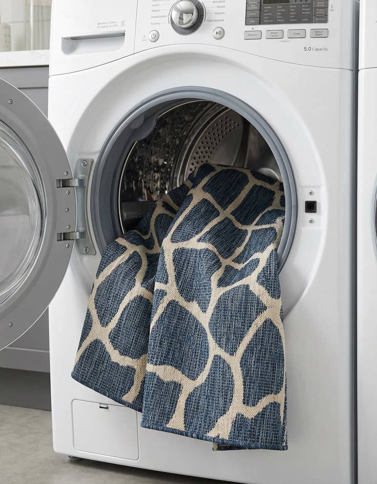 Detail image of 6' x 9'  Washable Safari Indoor / Outdoor Rug