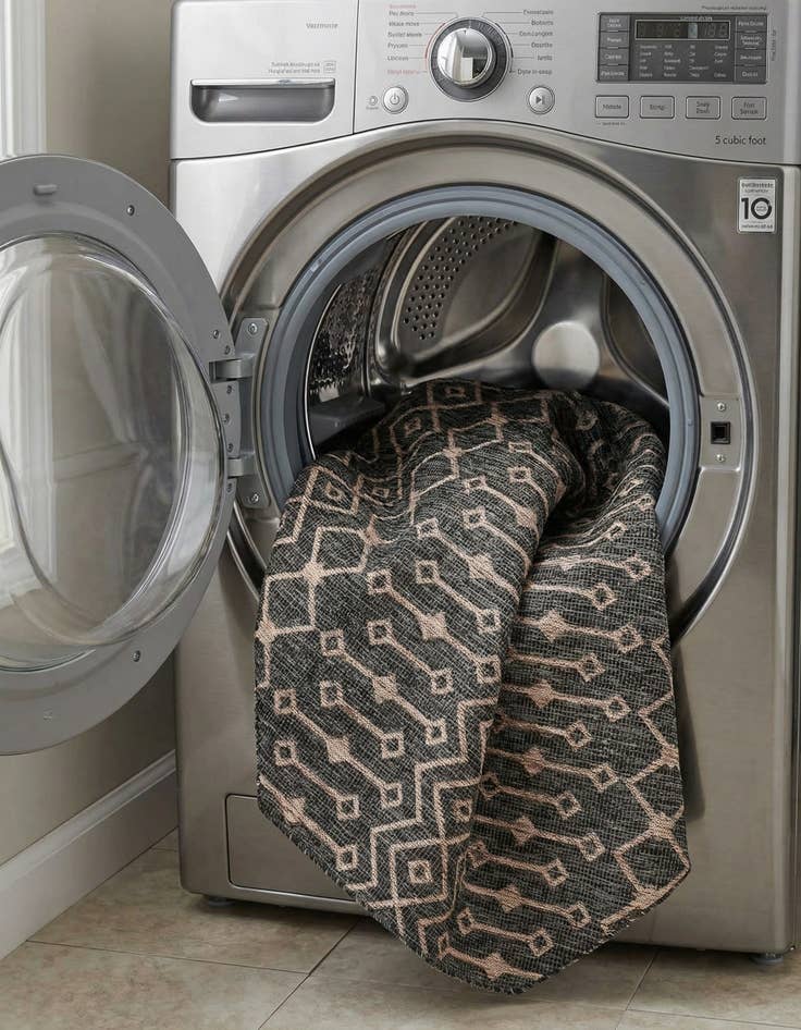 Detail image of 7' 10 x 7' 10  Washable Trellis Indoor / Outdoor Octagon Rug