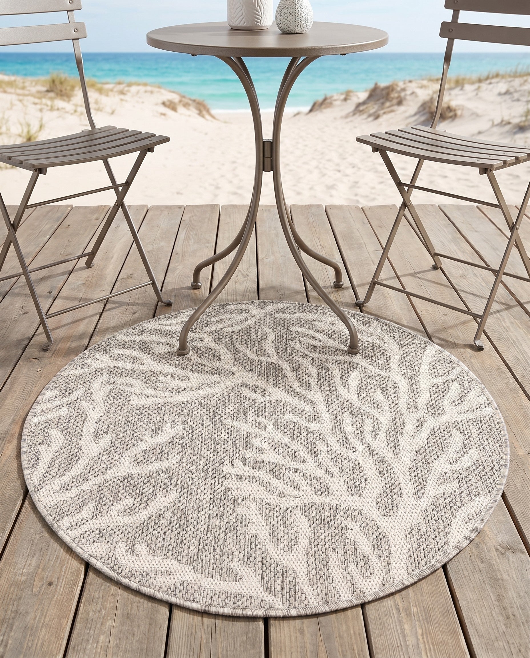 Gray Easy-Clean Coastal Indoor / Outdoor Round Rug