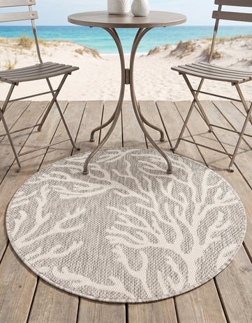 Gray Easy-Clean Coastal Indoor / Outdoor Round Rug