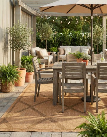 7' x 10' Easy-Clean Lattice Indoor / Outdoor Rug