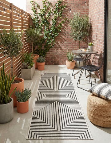 2' x 6' Easy-Clean Modern Indoor / Outdoor Runner Rug