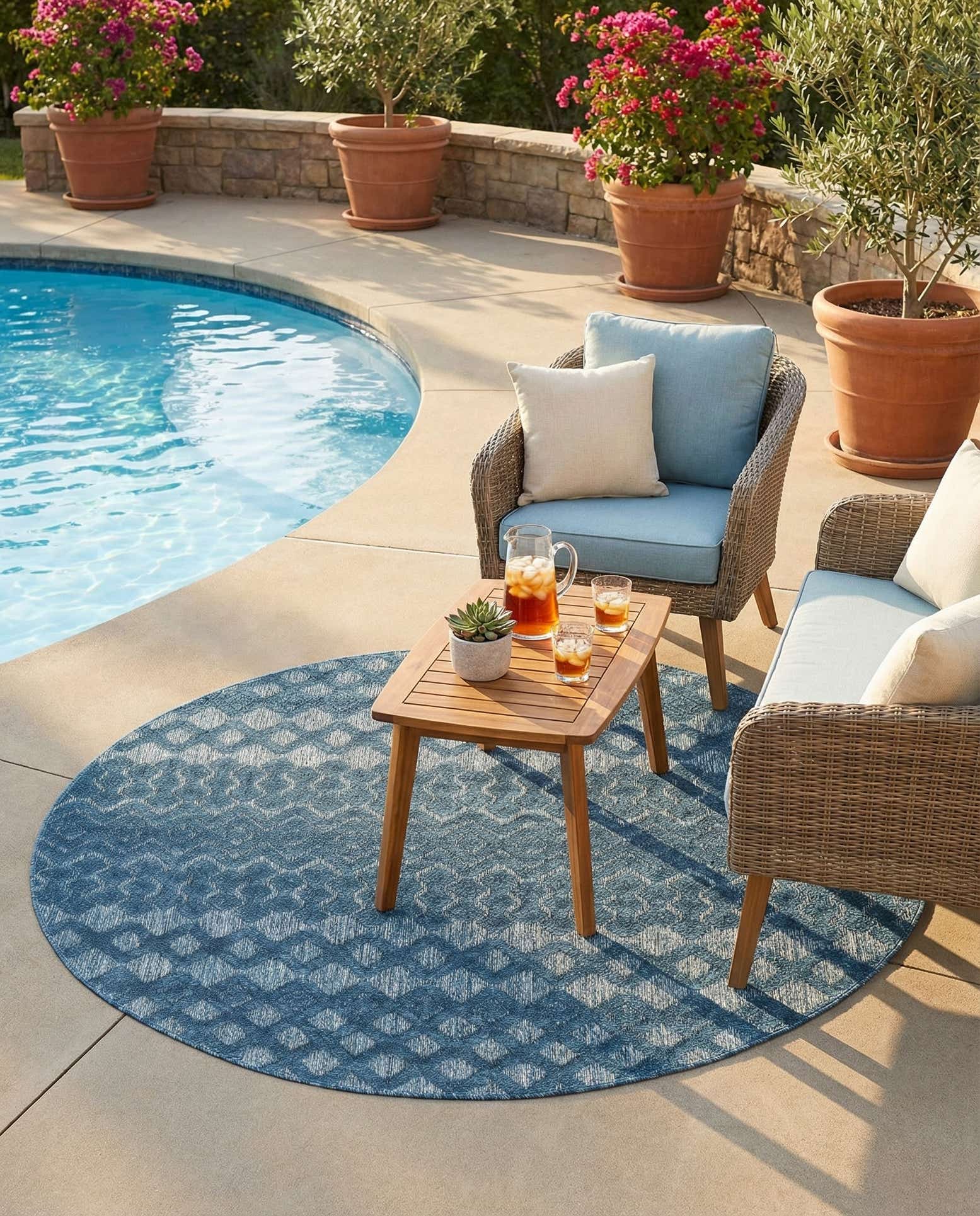 5' 3 x 5' 3 Easy-Clean Trellis Textured Indoor / Outdoor Round Rug