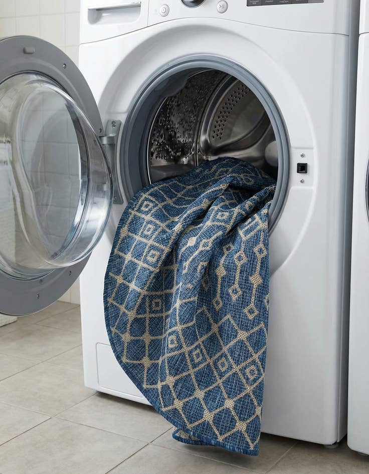 Detail image of 5' 3 x 5' 3  Washable Trellis Indoor / Outdoor Round Rug