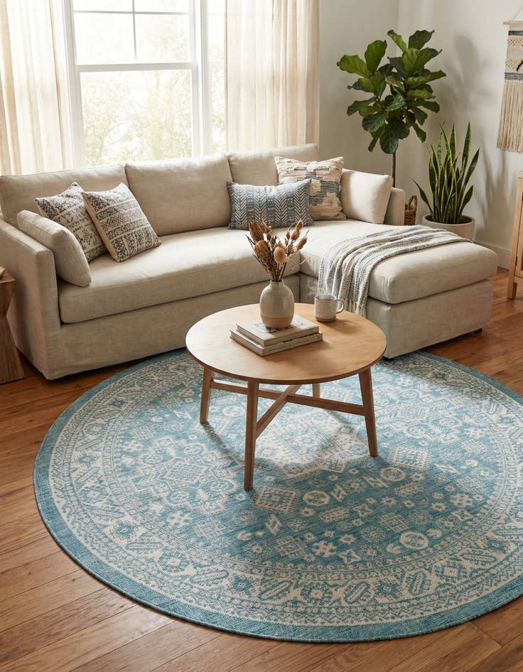 Detail image of 7' 10 x 7' 10 Easy-Clean Aztec Indoor / Outdoor Round Rug