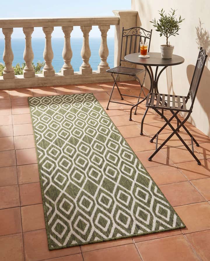 2' x 6' Easy-Clean Jill Zarin Turks and Caicos Indoor / Outdoor Runner Rug