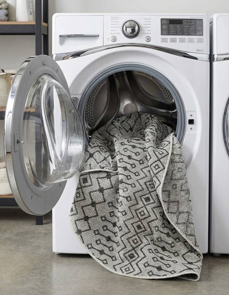 Detail image of 5' 3 x 5' 3  Washable Trellis Indoor / Outdoor Round Rug