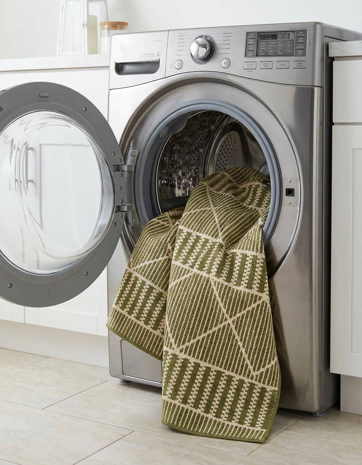 Detail image of 4' x 6'  Washable Trellis Indoor / Outdoor Rug