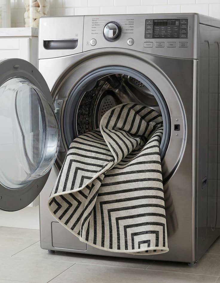 Detail image of  4' x 4'  Washable Modern Indoor / Outdoor Round Rug