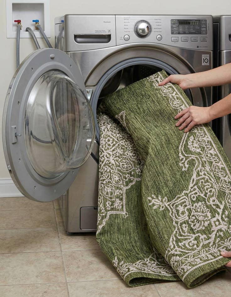 Detail image of  6' x 9'  Washable Traditional Indoor / Outdoor Rug