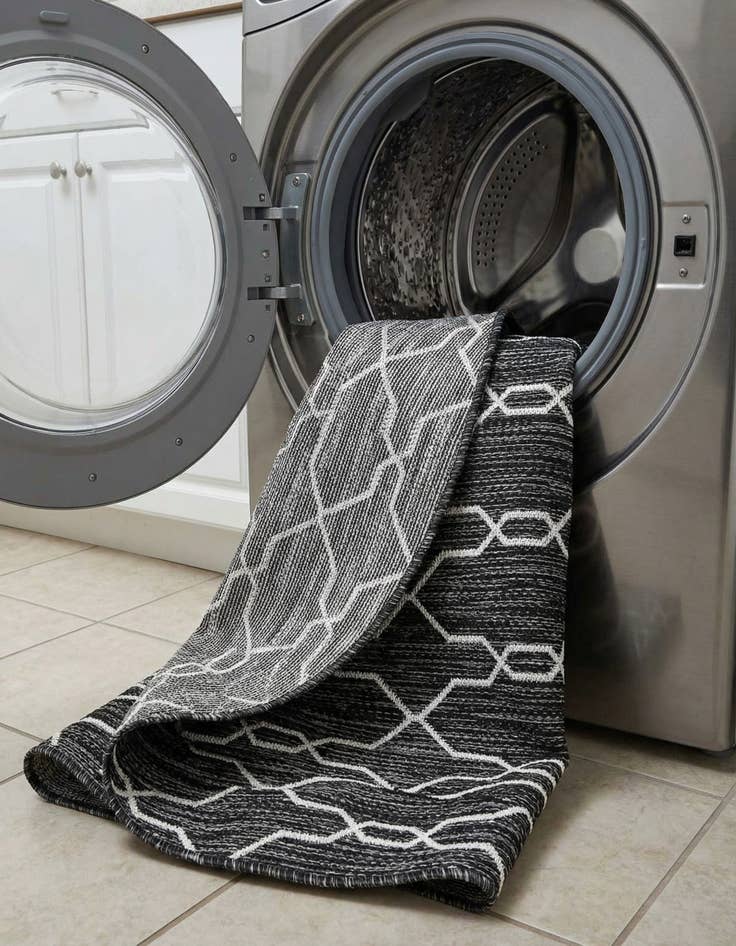 Detail image of 4' x 4'  Washable Trellis Indoor / Outdoor Round Rug