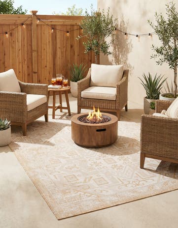 6' x 9' Easy-Clean Aztec Indoor / Outdoor Rug