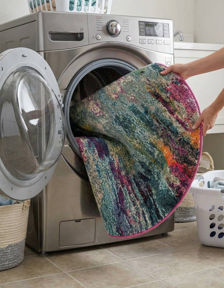 Detail image of 3' 3 x 3' 3  Washable Spectrum Round Rug