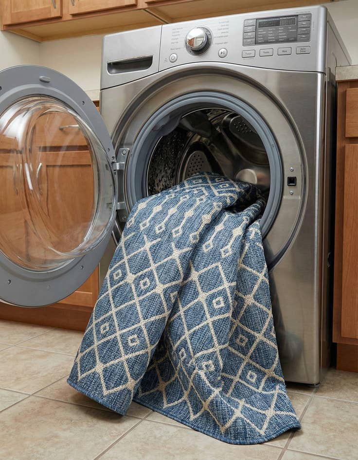 Detail image of 7' x 10'  Washable Trellis Indoor / Outdoor Rug