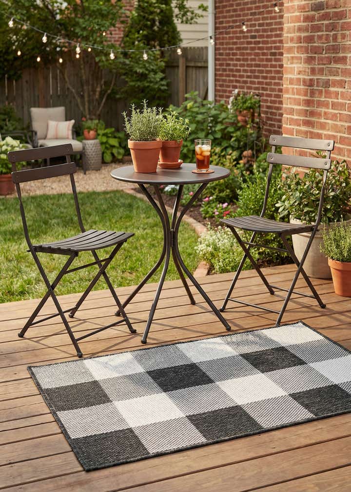 2' x 3' Easy-Clean Checkered Indoor / Outdoor Rug