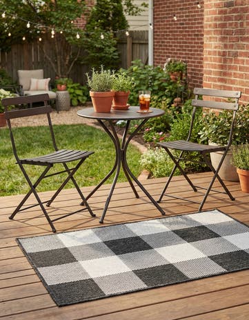 2' x 3' Easy-Clean Checkered Indoor / Outdoor Rug