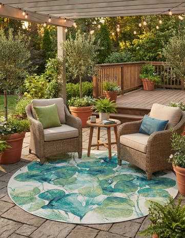 7' 10 x 7' 10 Easy-Clean Botanical Indoor / Outdoor Round Rug