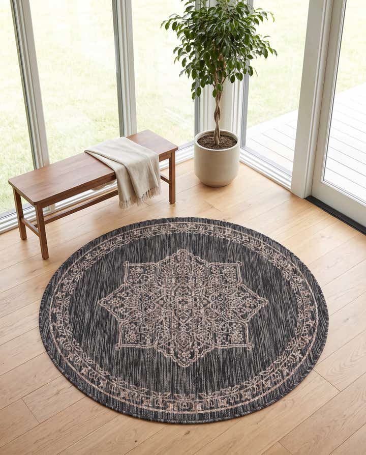 4' x 4' Easy-Clean Traditional Indoor / Outdoor Round Rug