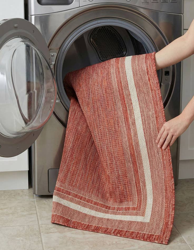 Detail image of 4' x 6'  Washable Border Indoor / Outdoor Rug