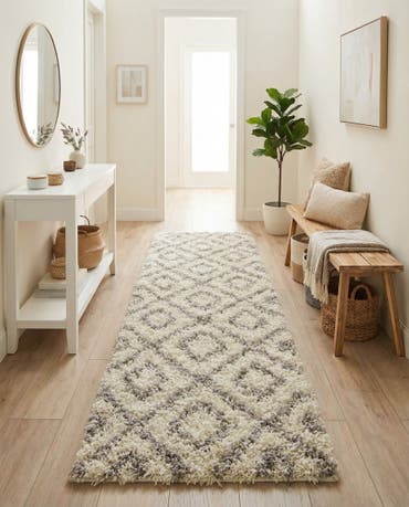  2' 7 x 10' Lattice Shag Runner Rug