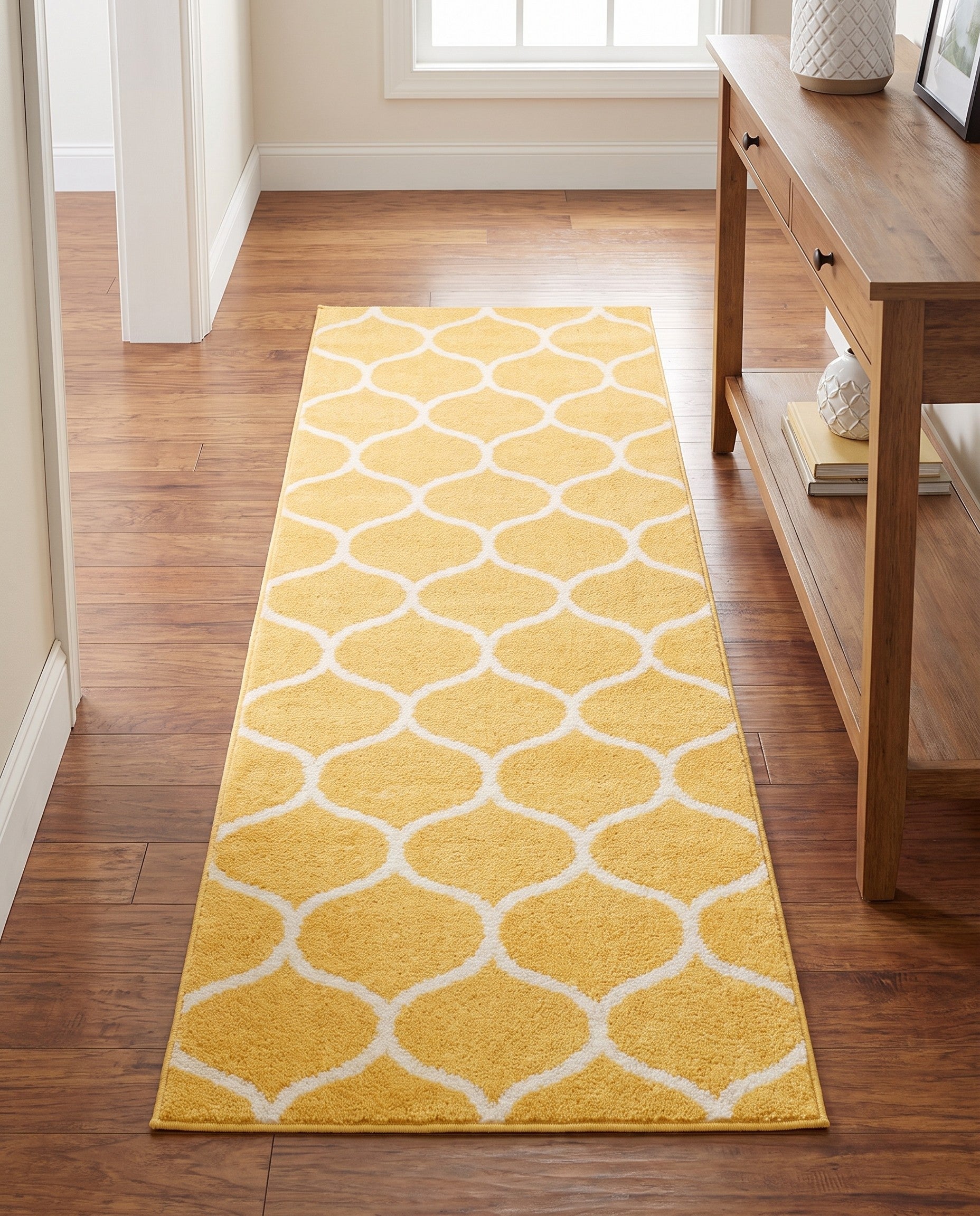 2' x 6' Trellis Frieze Runner Rug