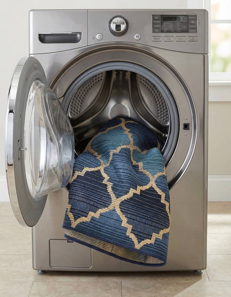 Detail image of 2' 2 x 3'  Washable Trellis Indoor / Outdoor Rug